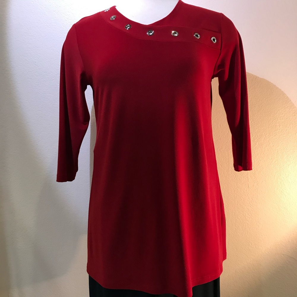 3/4 sleeve top with grommet detail
